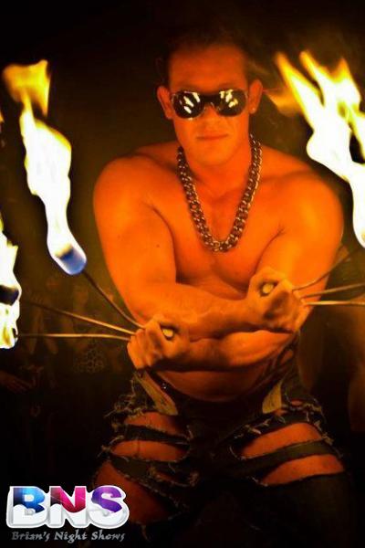 stripteaseur Kyle Cena