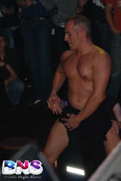 stripteaseur Brian